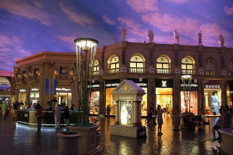 Lojas luxuosas nas Forum Shops em Las Vegas 