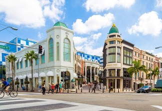 BEVERLY HILLS, CA – SEP 20: Rodeo Drive in Beverly Hills on September 20, 2013. Rodeo Drive is an affluent shopping district known for designer label and haute couture fashion.