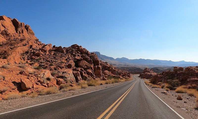 Estrada no deserto de Nevada 