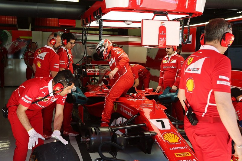 Equipe de mecânicos da Ferrari no campeonato de Fórmula 1