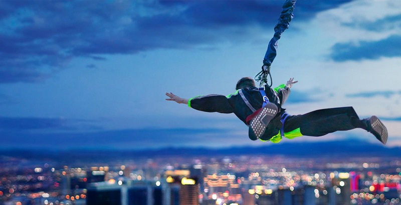 Sky Jump em parque de diversão em Las Vegas
