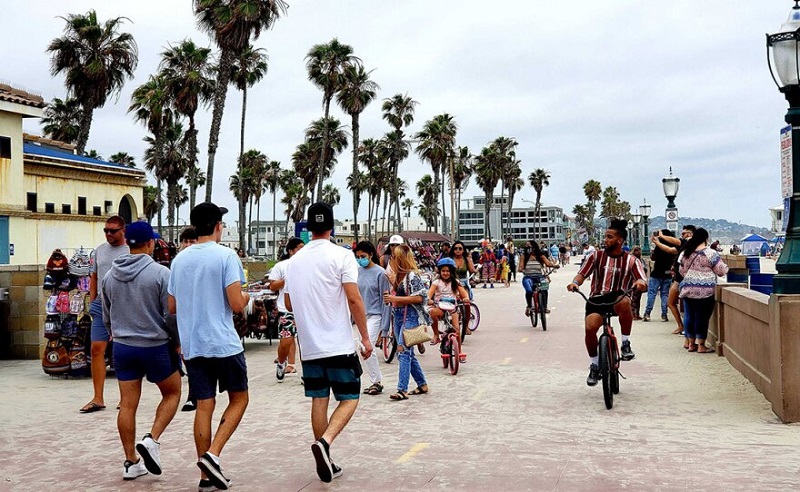 Turistas aproveitando San Diego