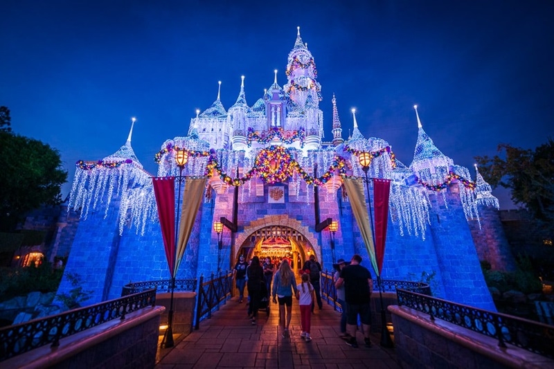 Decoração de Natal na Disneyland perto de Los Angeles
